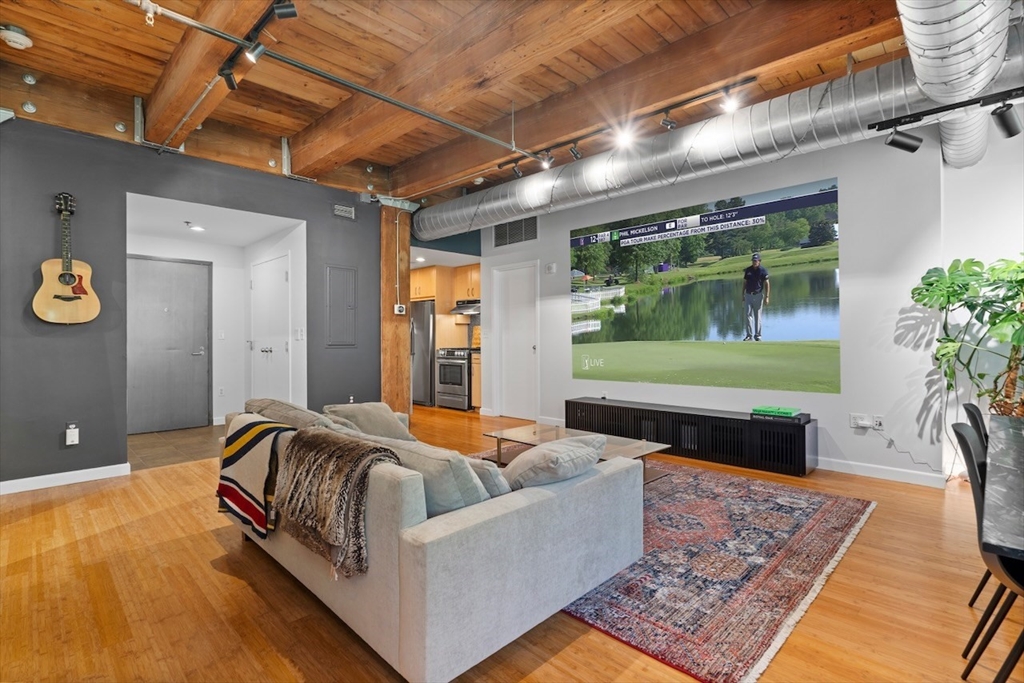 9 W Broadway 106