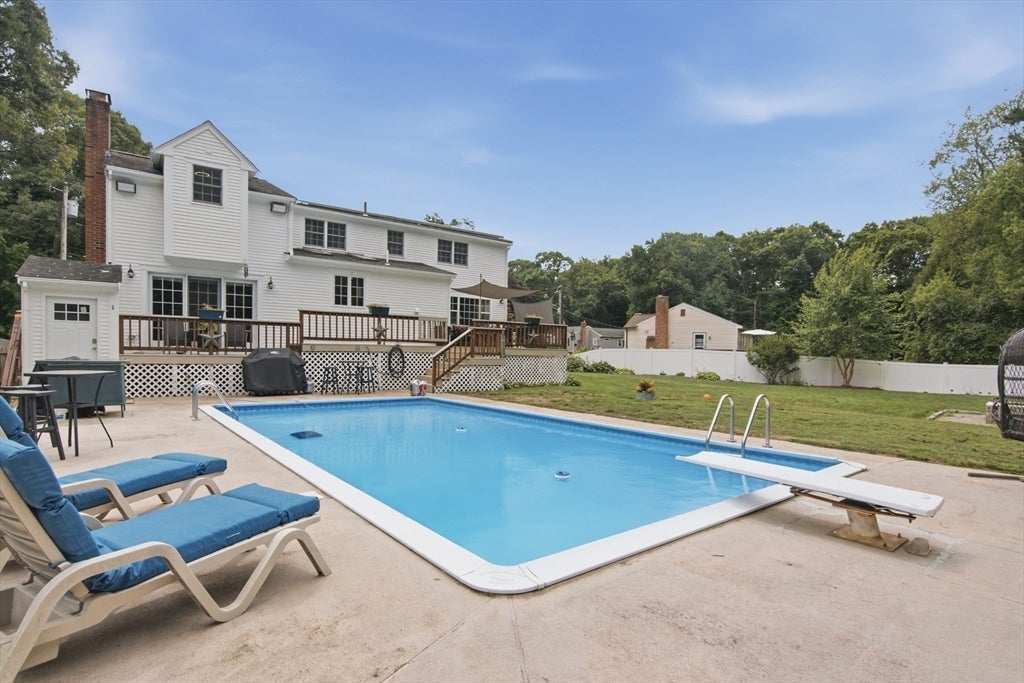 60 Valleyview Rd, Bellingham, MA Photo #3