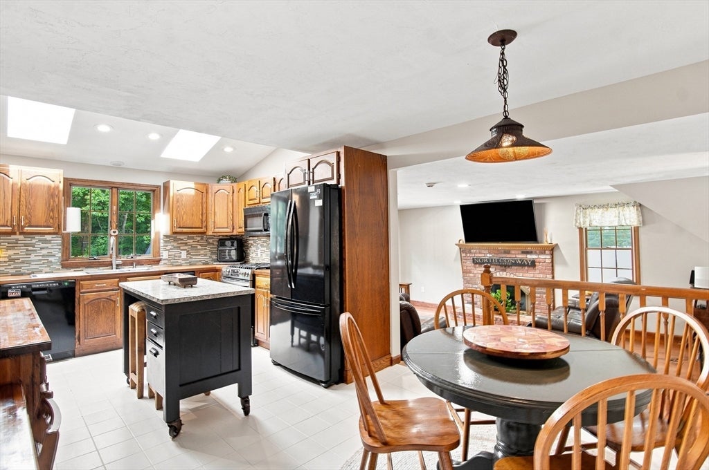 60 Valleyview Rd, Bellingham, MA Photo #8