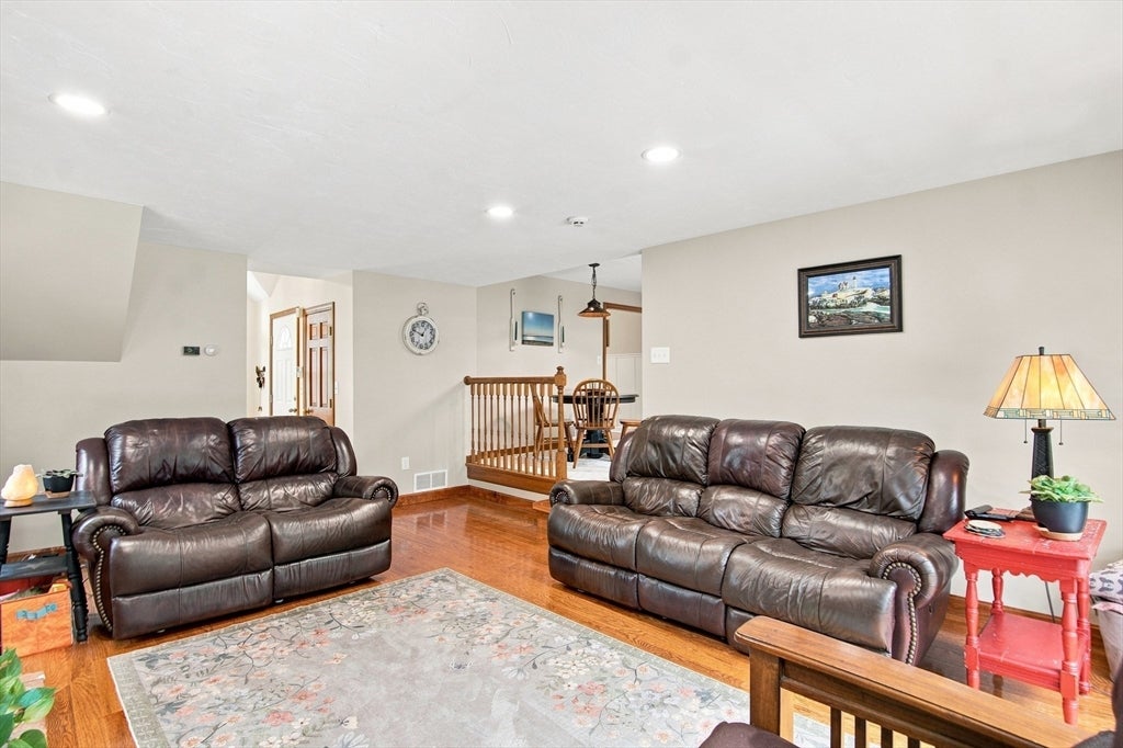 60 Valleyview Rd, Bellingham, MA Photo #5
