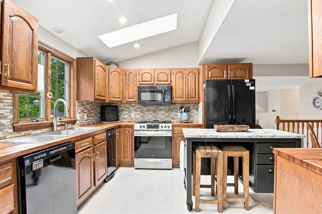 60 Valleyview Rd, Bellingham, MA Photo #7