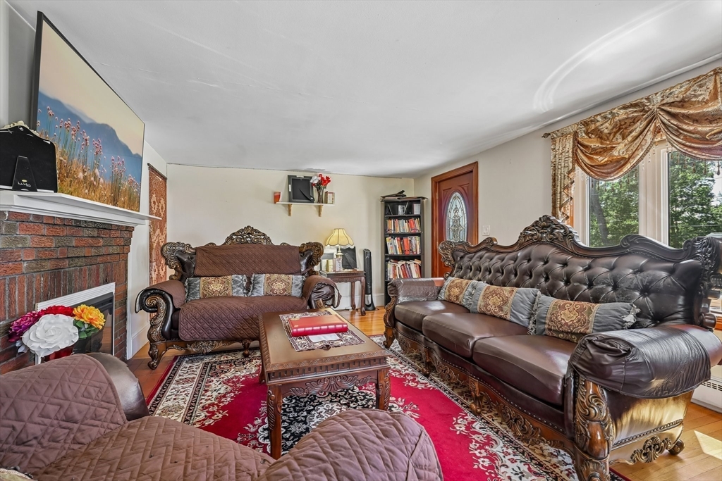 79 Russ St