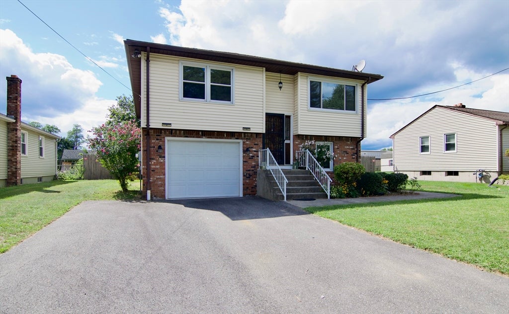 Photo of 124 Mazarin ST, Springfield, MA