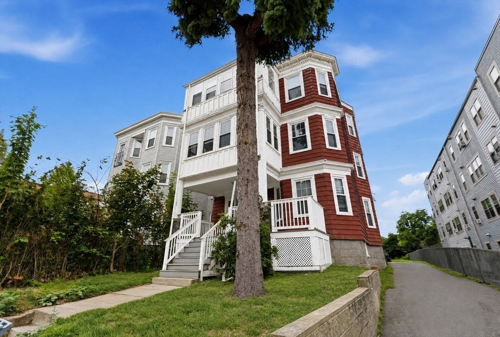 71 Walnut Park, Boston, MA Photo #22