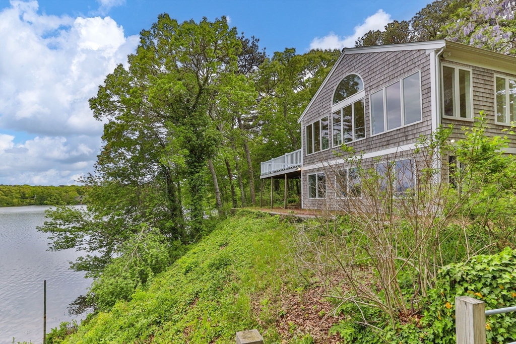 34 Featherbed Ln