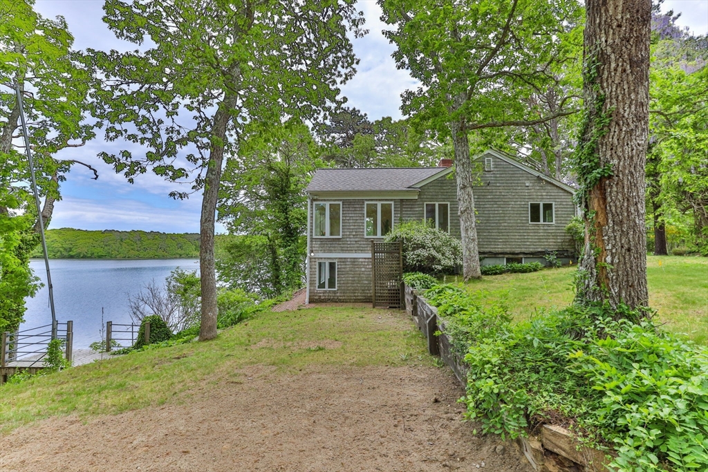 34 Featherbed Ln