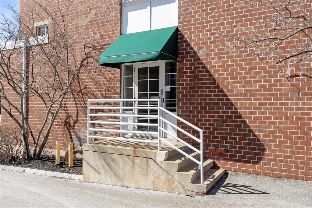 148 Main Street F442