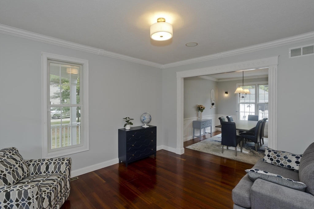 11 Lexington Cir