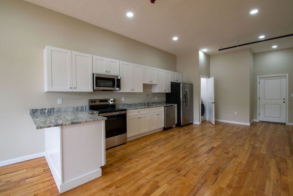 Photo 1 of 8 — 633-639 Main St. 204, Fitchburg, MA 01420