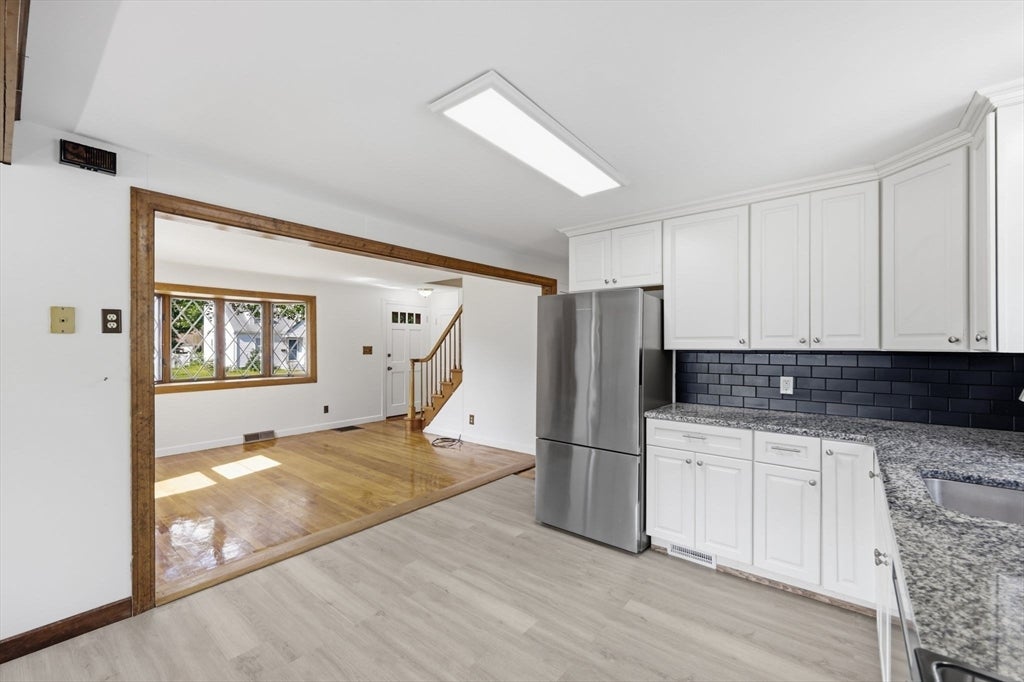 22 Dartmouth St, South Hadley, MA Photo #6