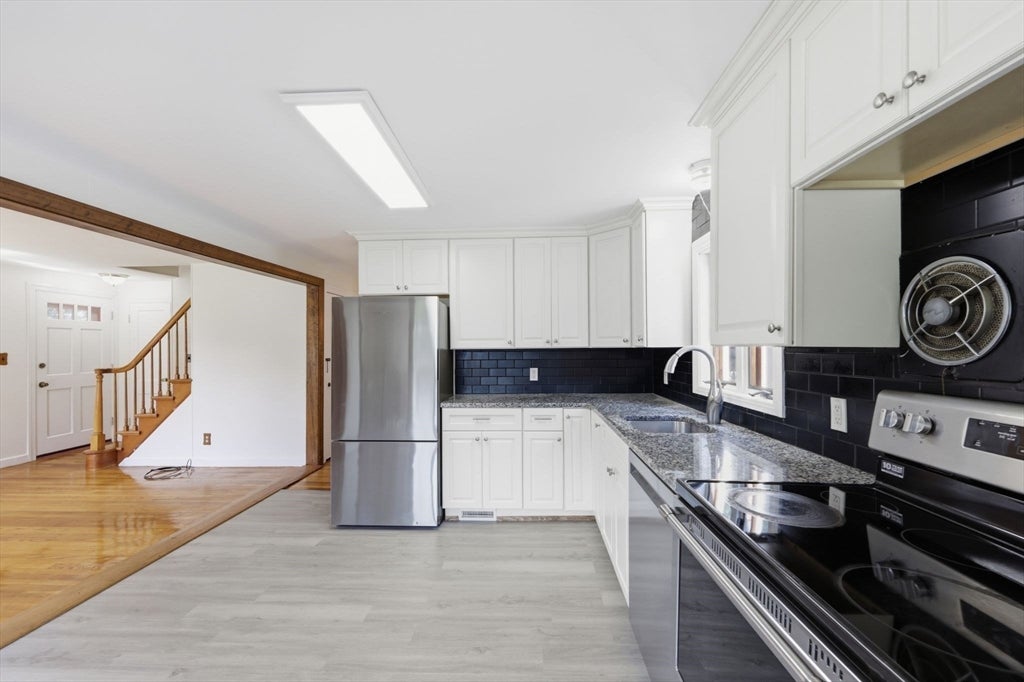 22 Dartmouth St, South Hadley, MA Photo #7