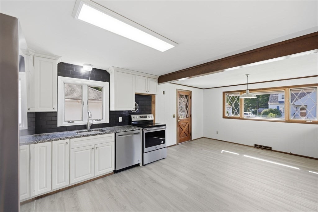 22 Dartmouth St, South Hadley, MA Photo #11