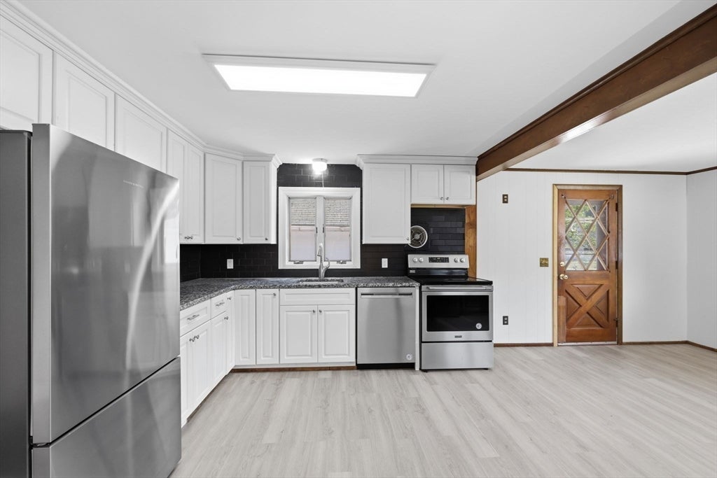 22 Dartmouth St, South Hadley, MA Photo #9