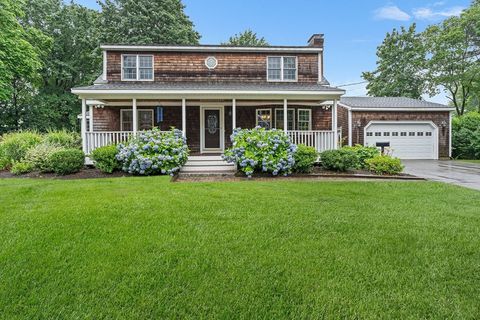 17 Buchanan Ln Weymouth MA 02190