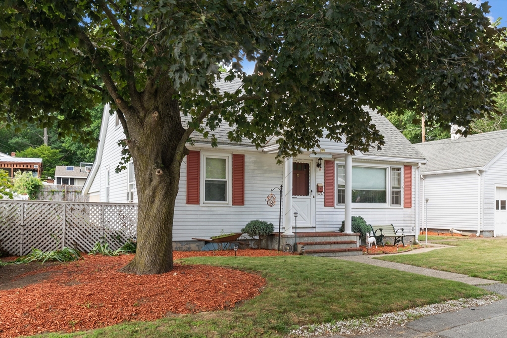 26 E Dexter Ave
