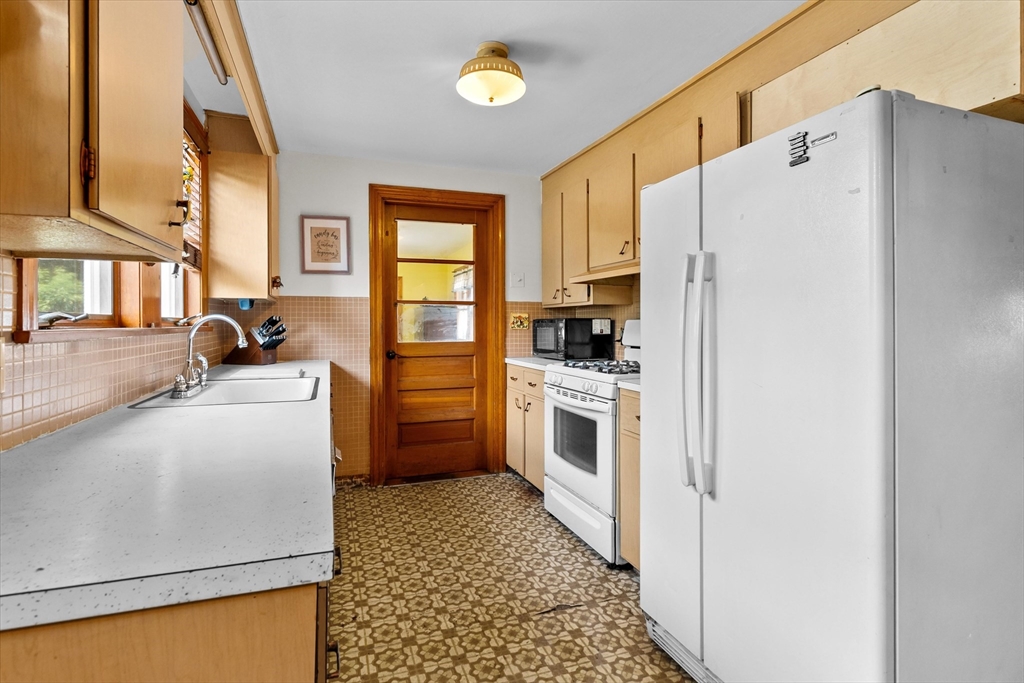 26 E Dexter Ave