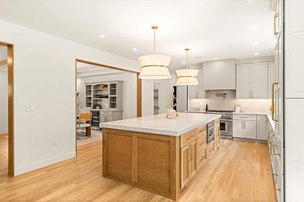 2 Stephanie Street