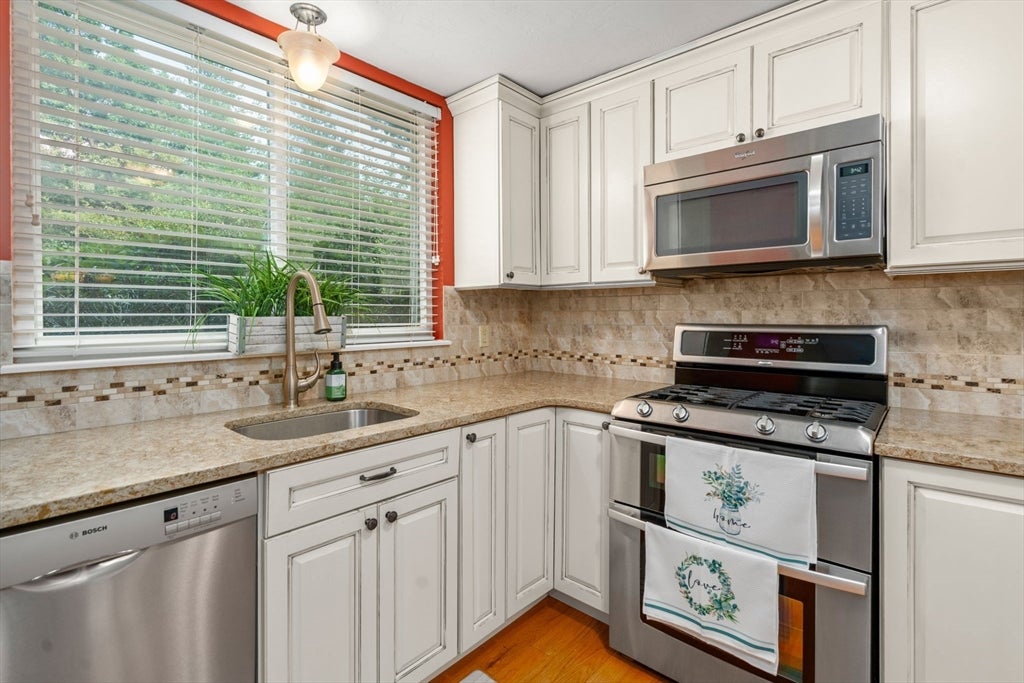 79 Gaslight Ln 79