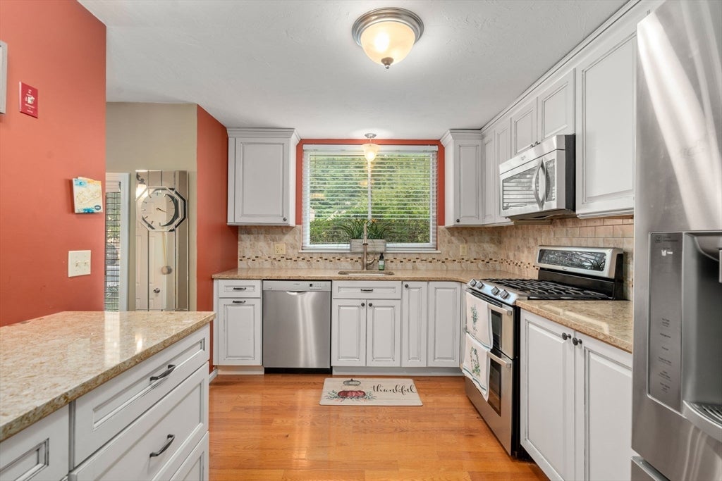 79 Gaslight Ln 79