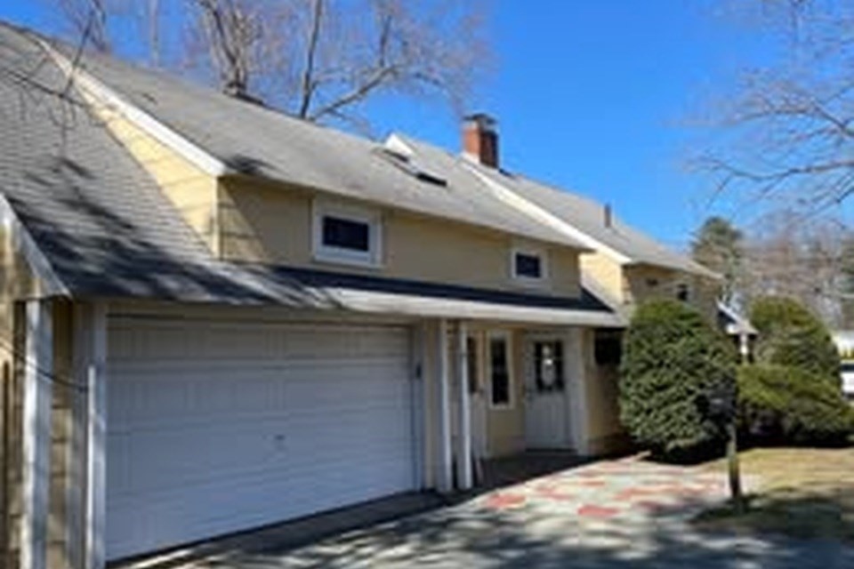 Click for 4 Hardwick Rd, Natick, MA slideshow