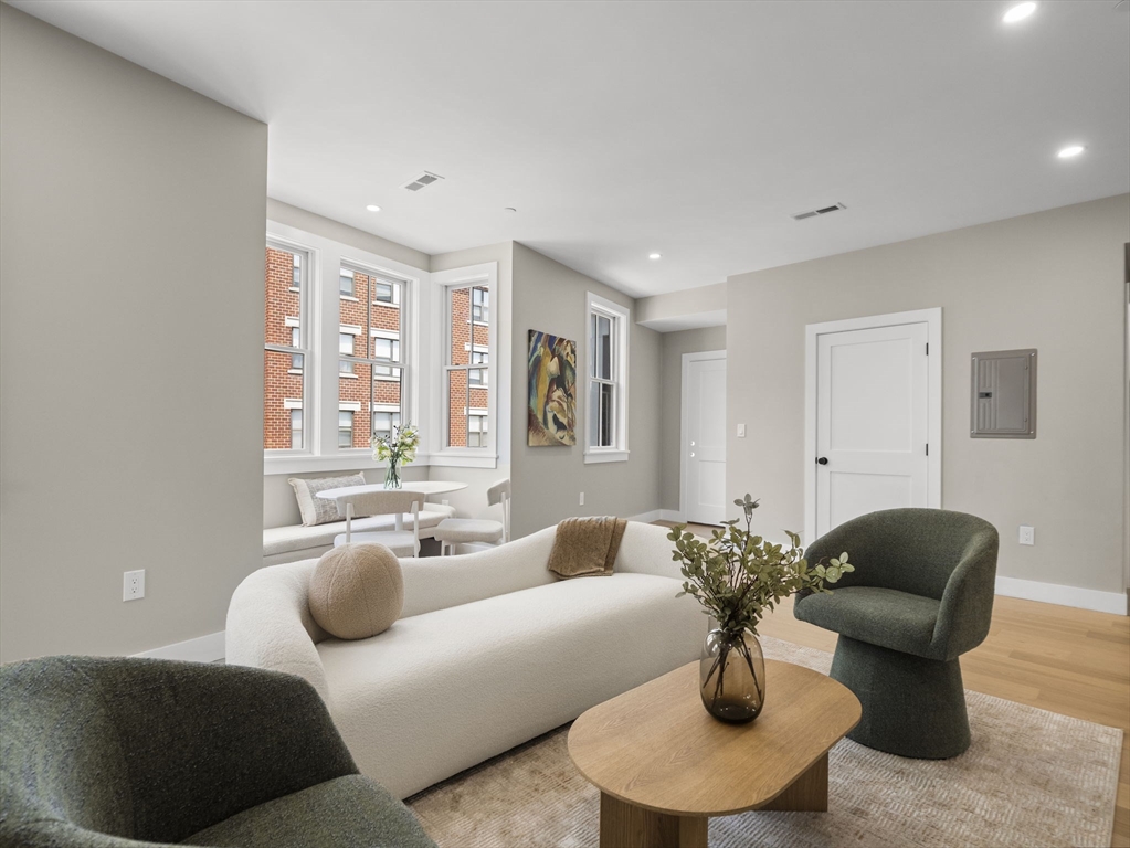 106-108 Bunker Hill St 6