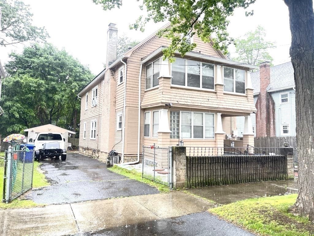98-100 Fenwick St