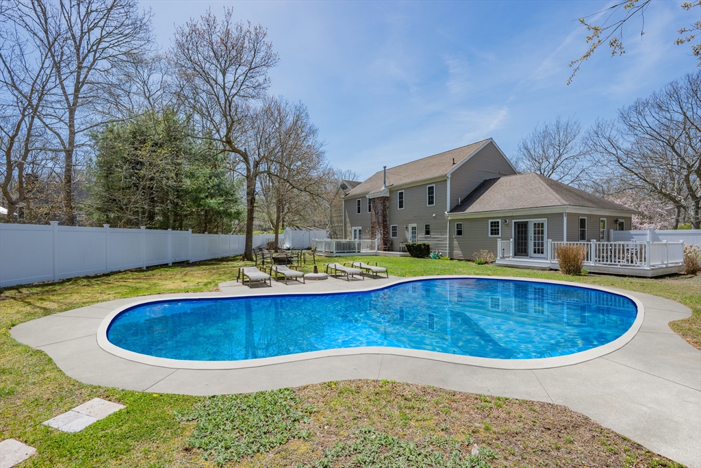 22 Dogwood Dr
