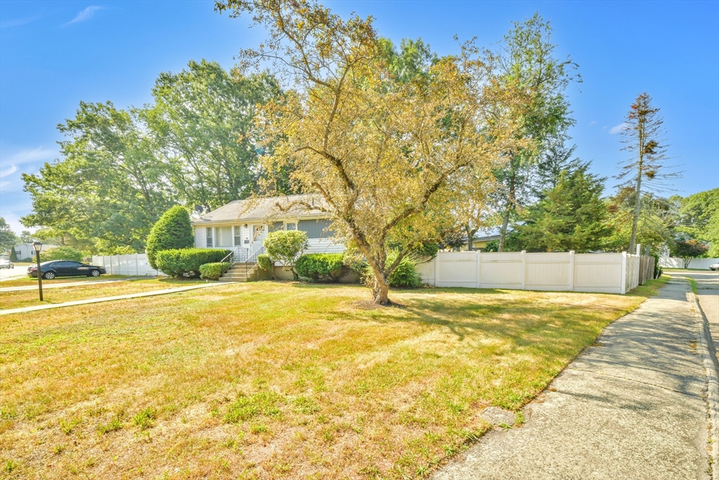26 Knights Crescent St
