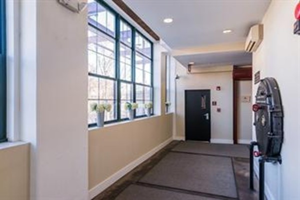21 Illinois St 206