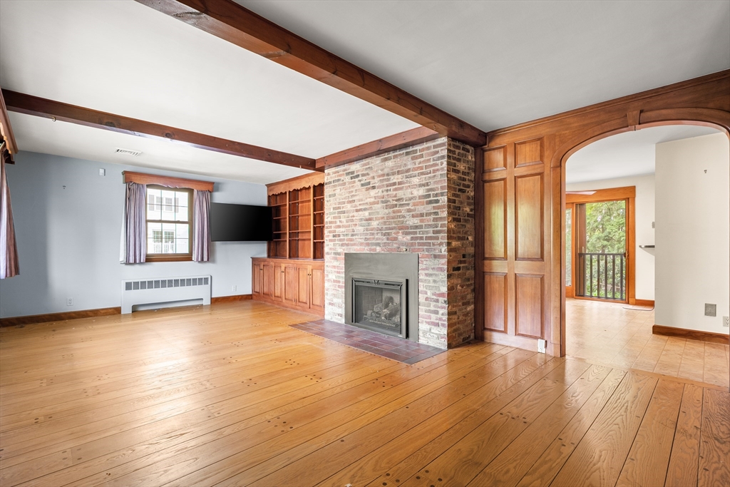 4 Farmland Rd