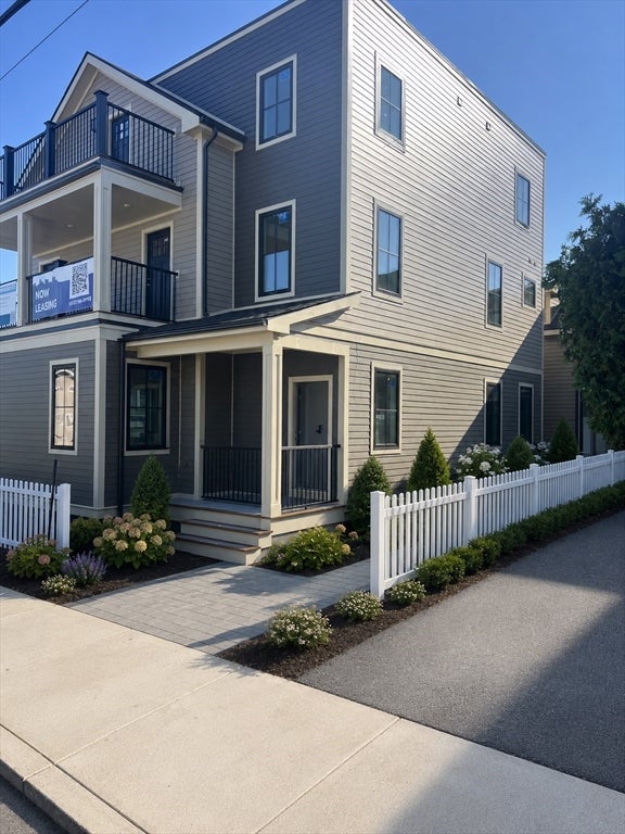 Click for 26 Alfred St #1, Medford, MA slideshow Click for 26 Alfred St #1, Medford, MA slideshow