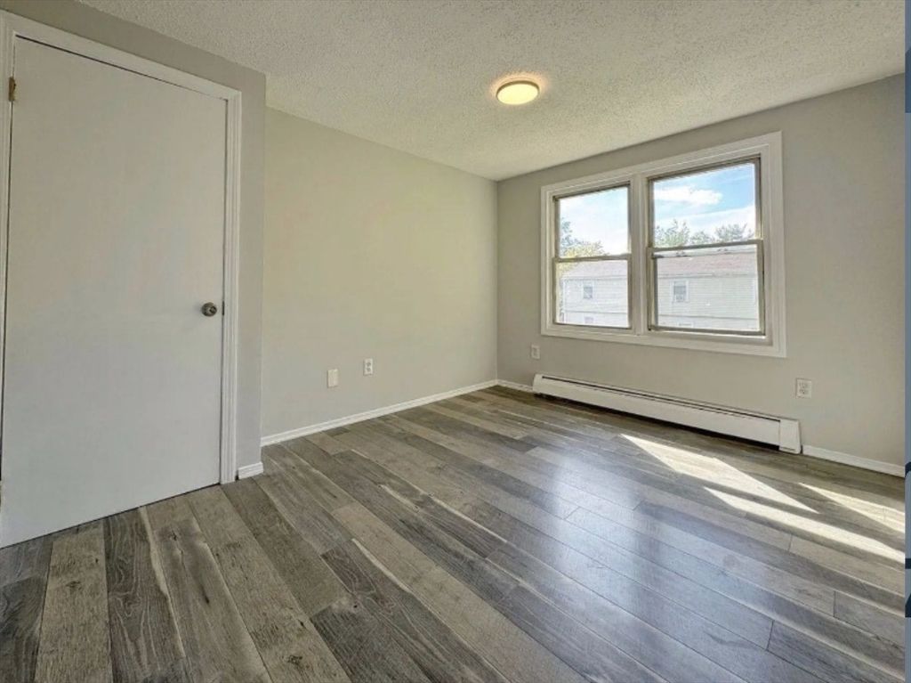 Springfield, Massachusetts 01107, United States, 3 Bedrooms Bedrooms, ,2 BathroomsBathrooms,Residential,Active,218474