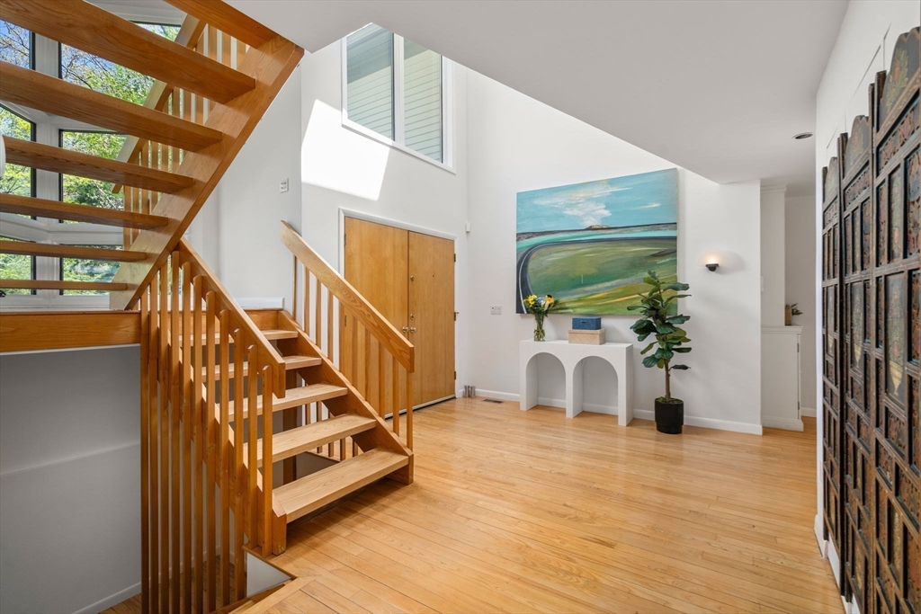 33 E Colbert Rd
