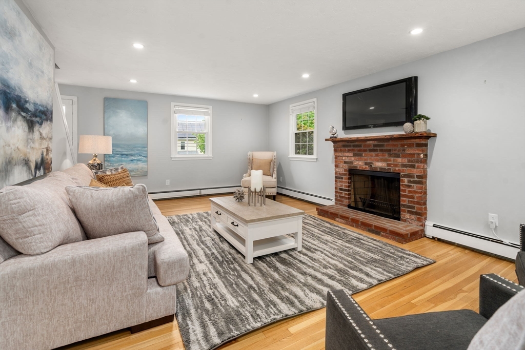 4 Brigham Ct, Natick, MA Photo #10