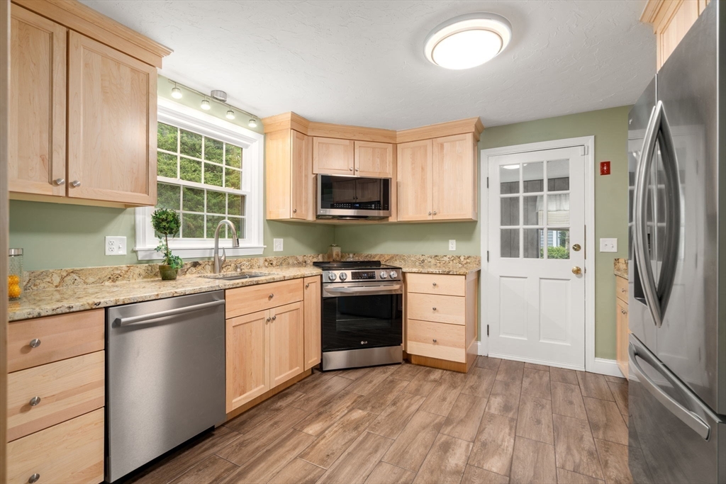 4 Brigham Ct, Natick, MA Photo #4