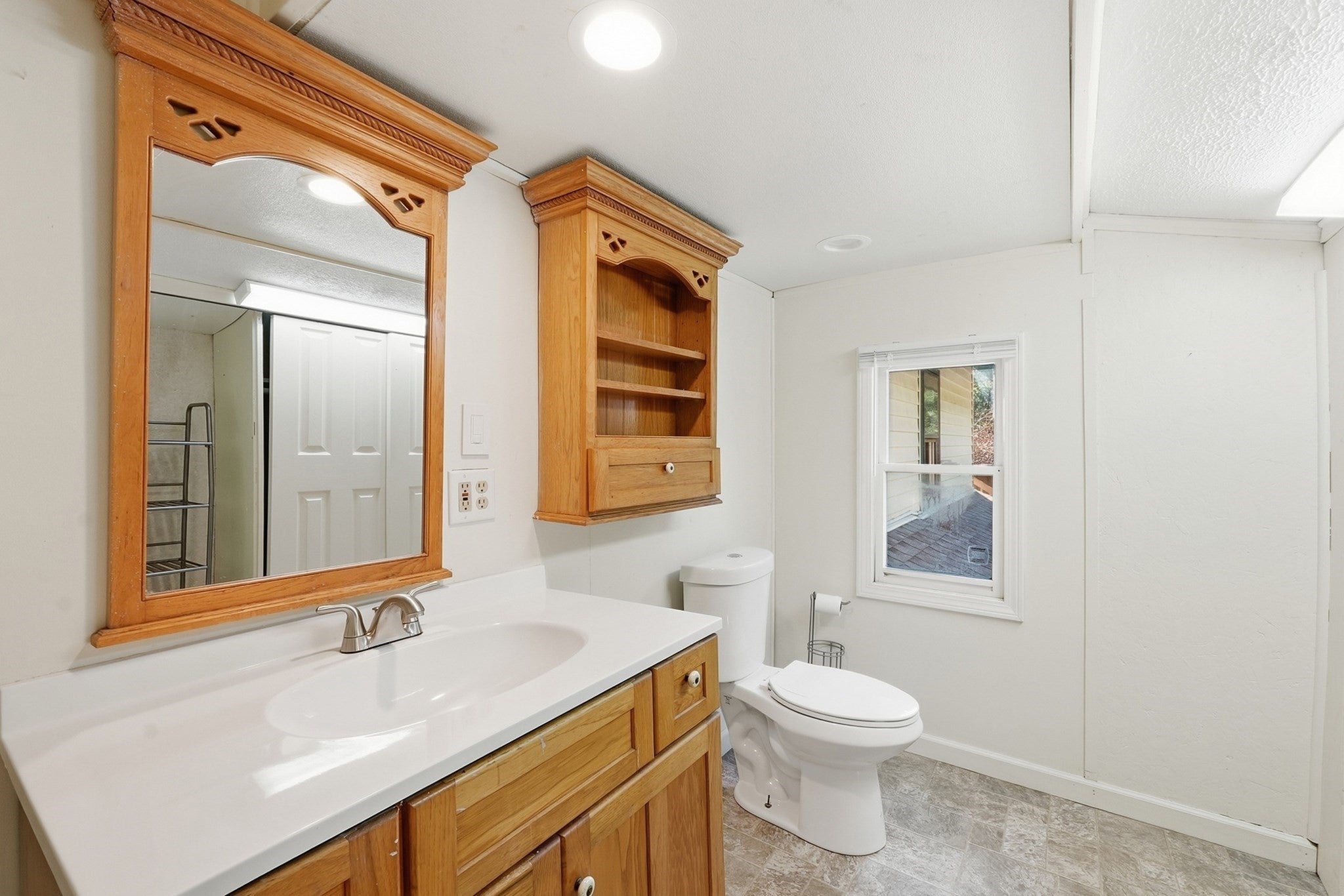 5 Old Farm Cir, Belchertown, MA Photo #31