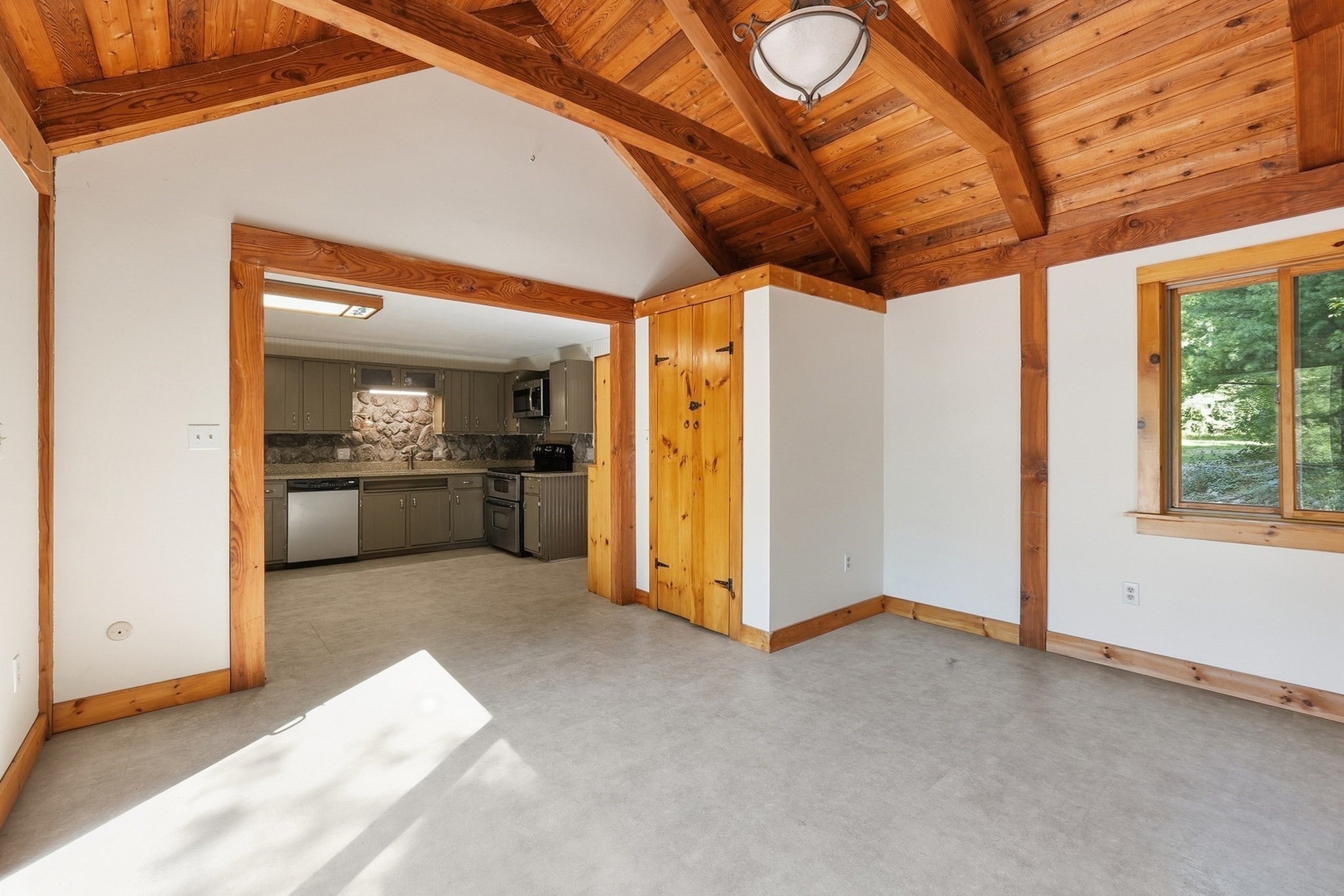 5 Old Farm Cir, Belchertown, MA Photo #16