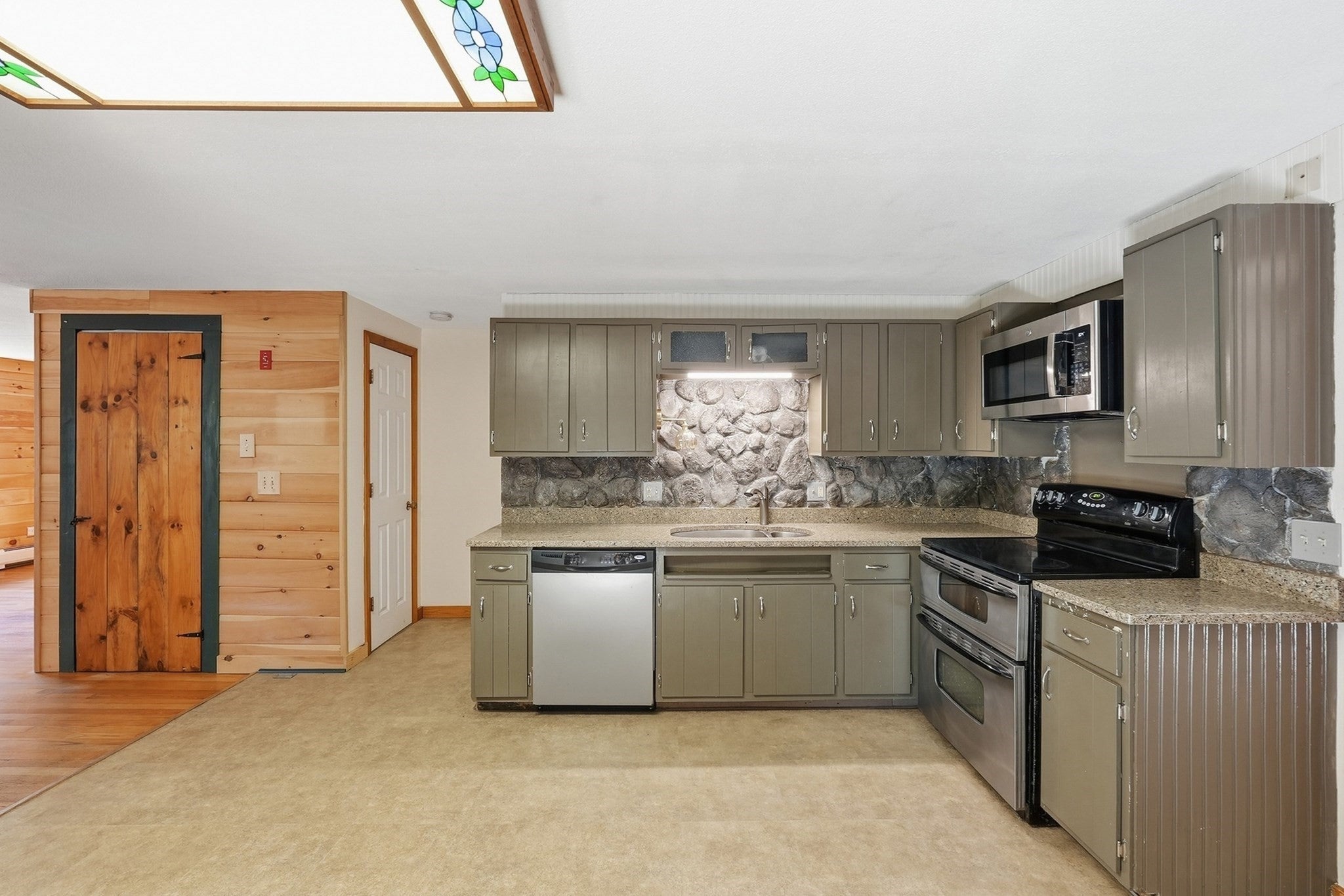 5 Old Farm Cir, Belchertown, MA Photo #13