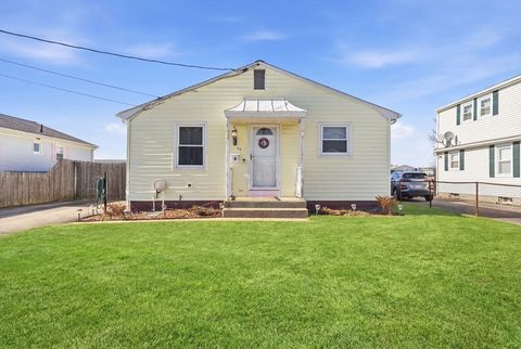 Photo of 76 Lake St, Pawtucket, RI 02860 (MLS # 73486099)