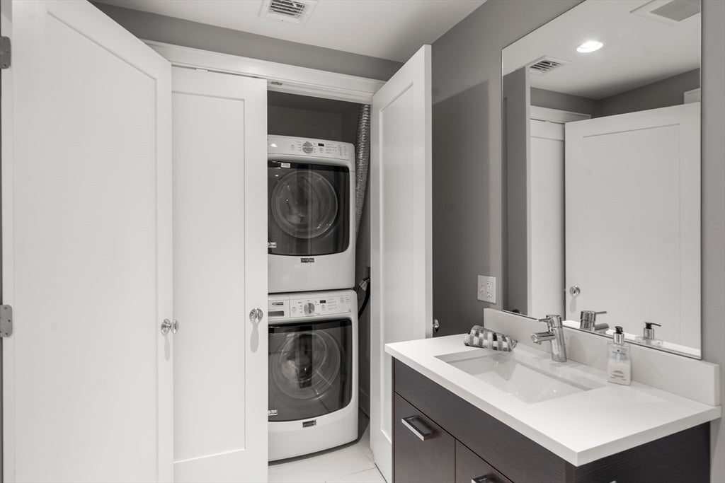 407 W 1st St #302, Boston, MA Photo #22