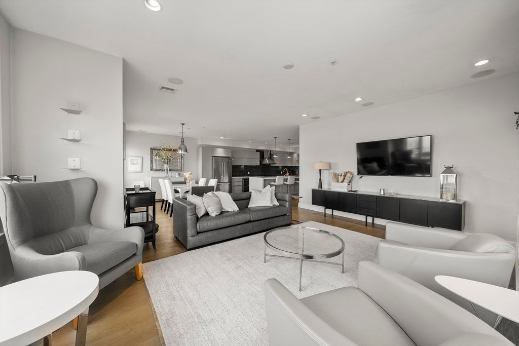 407 W 1st St #302, Boston, MA Photo #12