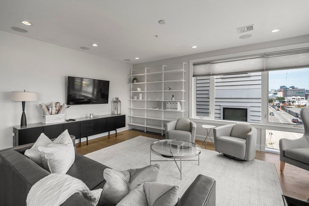 407 W 1st St #302, Boston, MA Photo #11