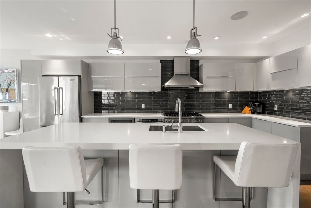 407 W 1st St #302, Boston, MA Photo #2
