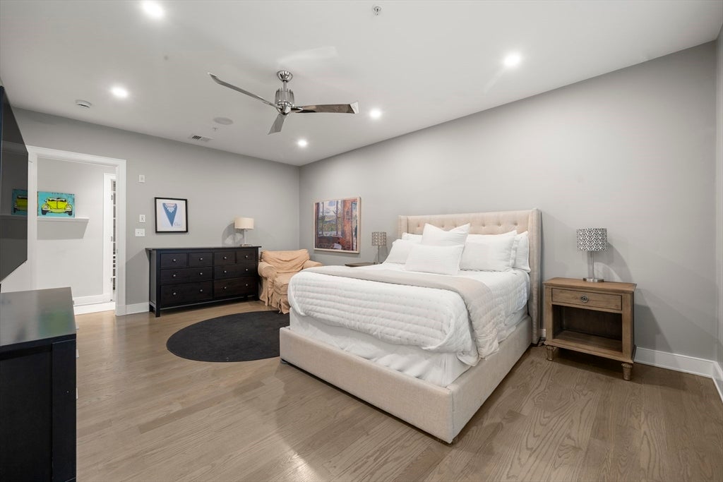 407 W 1st St #302, Boston, MA Photo #16