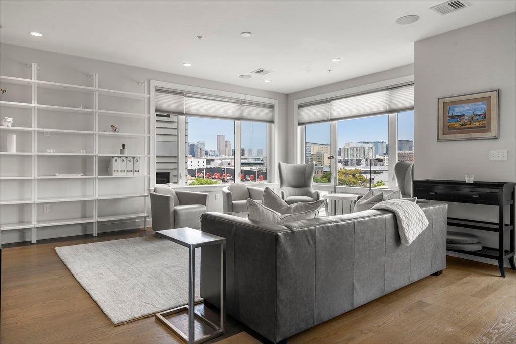 407 W 1st St #302, Boston, MA Photo #13