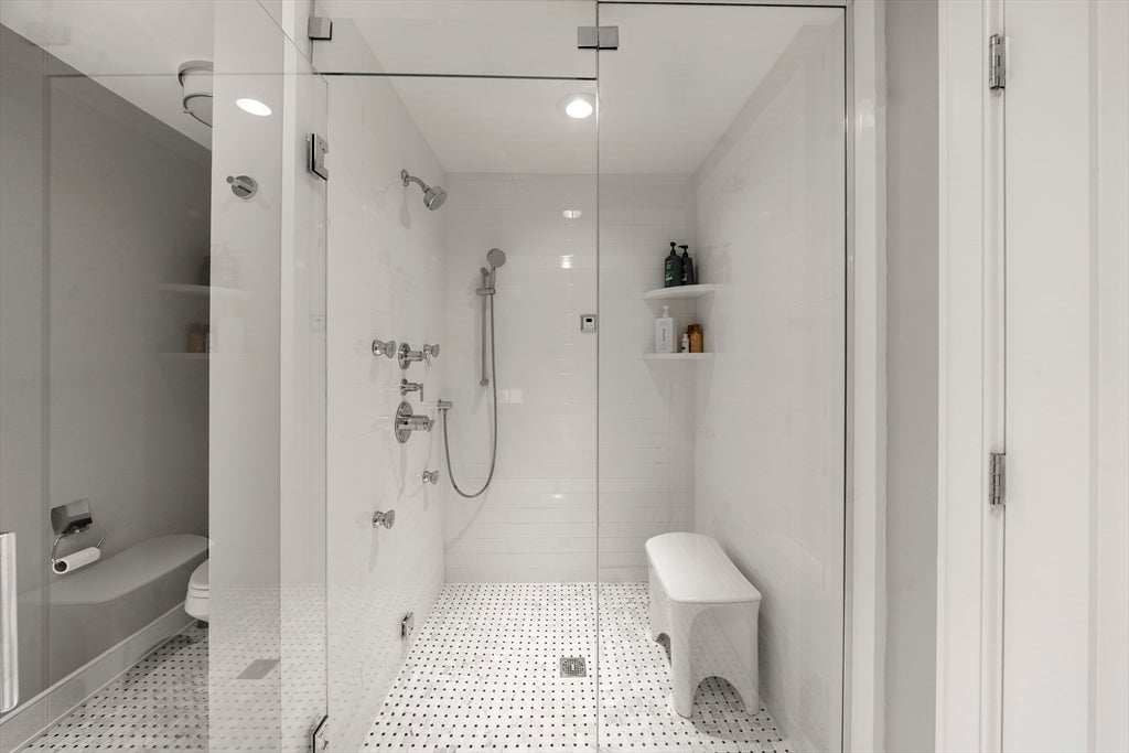 407 W 1st St #302, Boston, MA Photo #19