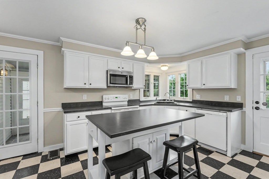 540 Concord St, Manchester, NH Photo #8