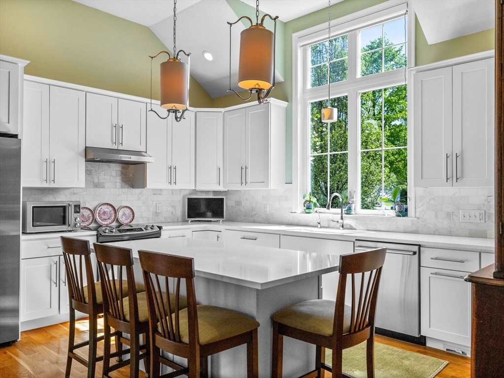 8 Sandstone Dr 8