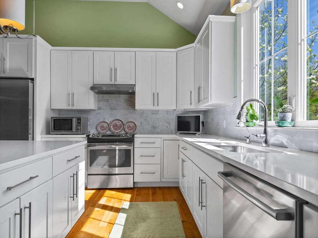 8 Sandstone Dr 8