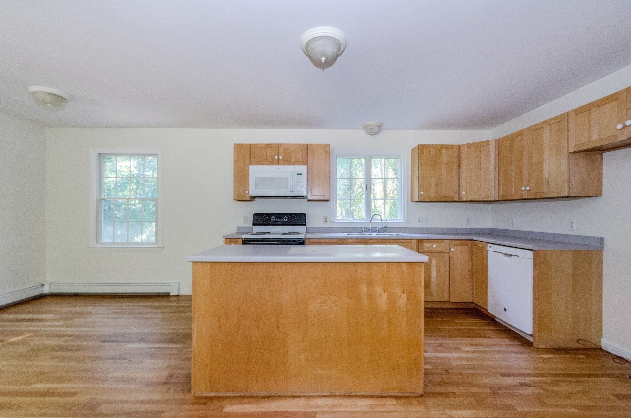 24 Foster St, Mattapoisett, MA Photo #9